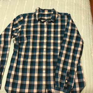 Women’s Duluth button up shirt